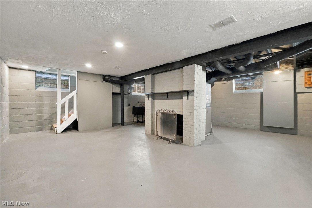 16202 Westview Avenue Cleveland OH 44128