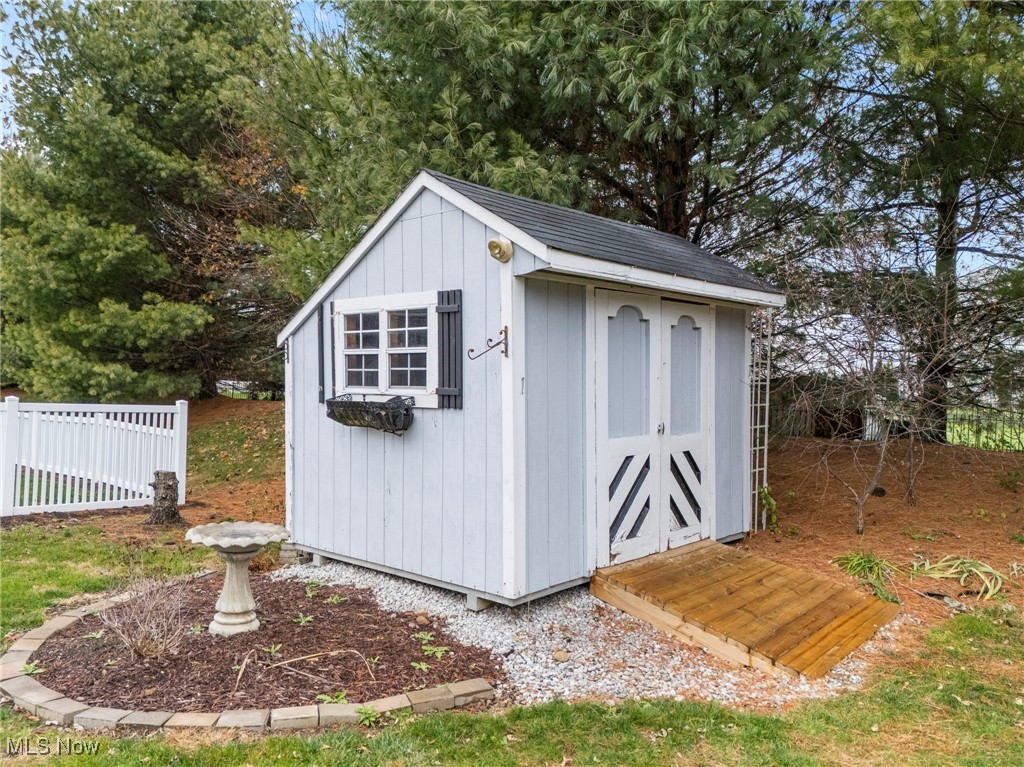 7606 Knollridge Avenue NE Canton OH 44721