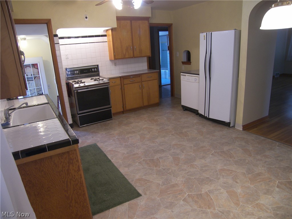 19070 Meredith Avenue Euclid OH 44119