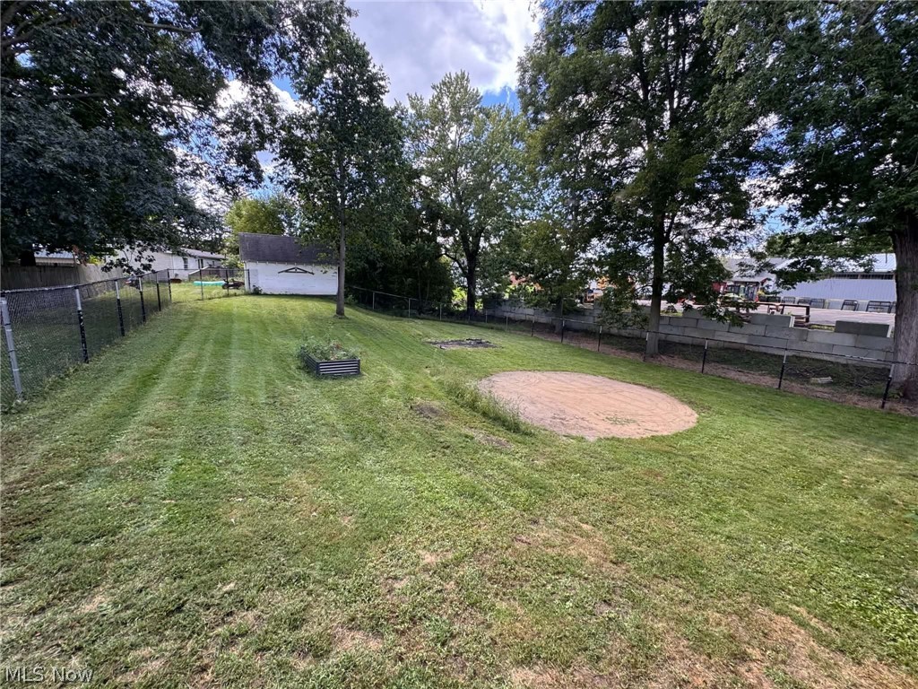 2176 Pine Street SE East Sparta OH 44626