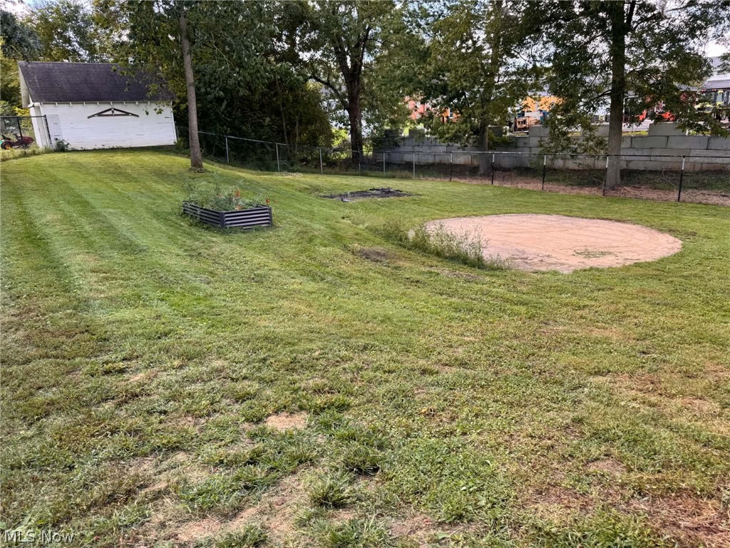 2176 Pine Street SE East Sparta OH 44626