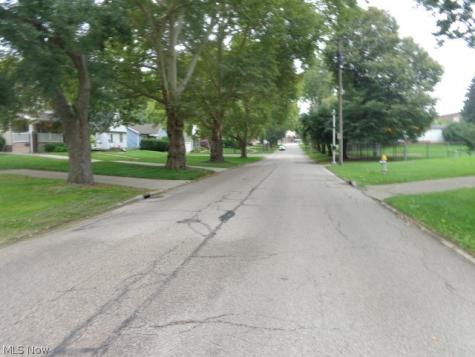 3712 Washington Park Boulevard Newburgh Heights OH 44105