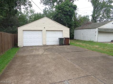 3712 Washington Park Boulevard Newburgh Heights OH 44105