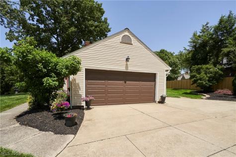 251 Schocalog Road Akron OH 44313