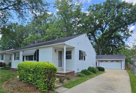 976 N Pasadena Avenue Elyria OH 44035
