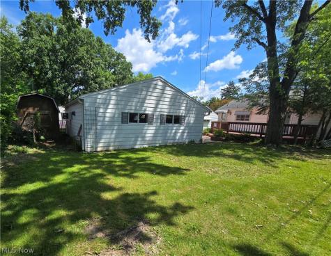 976 N Pasadena Avenue Elyria OH 44035