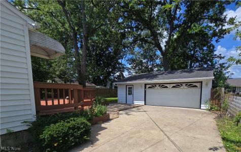 976 N Pasadena Avenue Elyria OH 44035