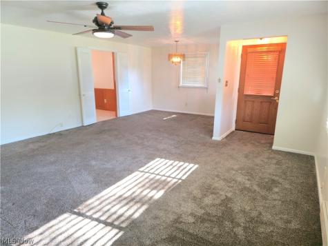976 N Pasadena Avenue Elyria OH 44035