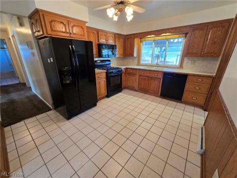 976 N Pasadena Avenue Elyria OH 44035