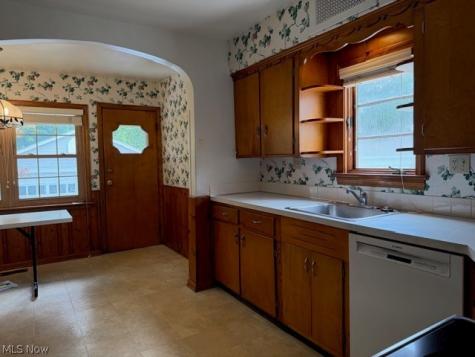 2614 E Erie Avenue Lorain OH 44052