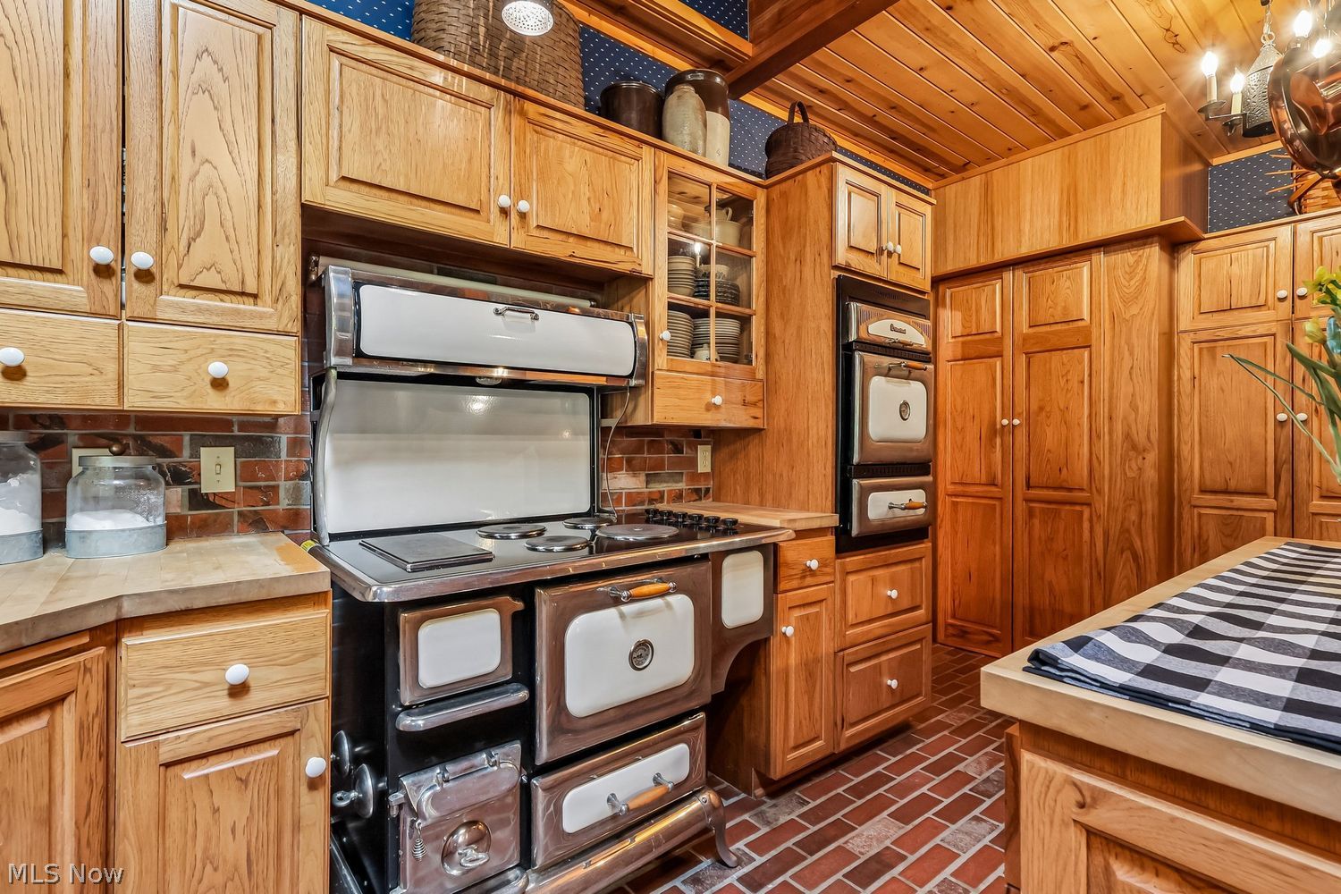 611 W Point Drive Akron OH 44333