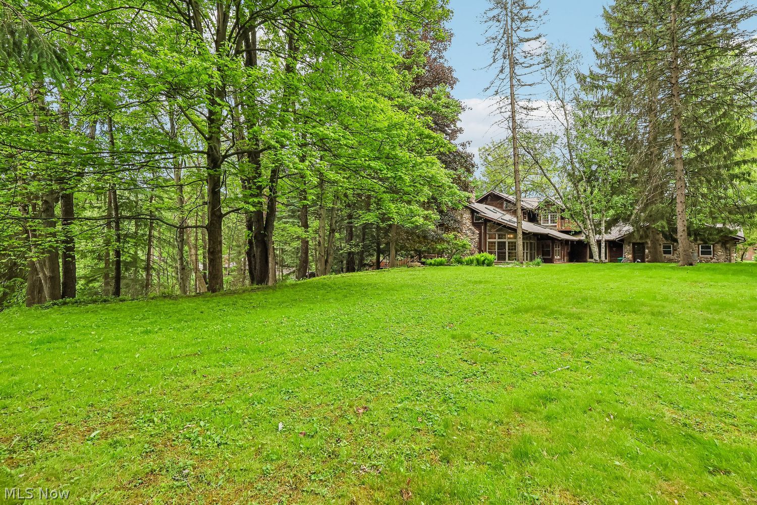 611 W Point Drive Akron OH 44333