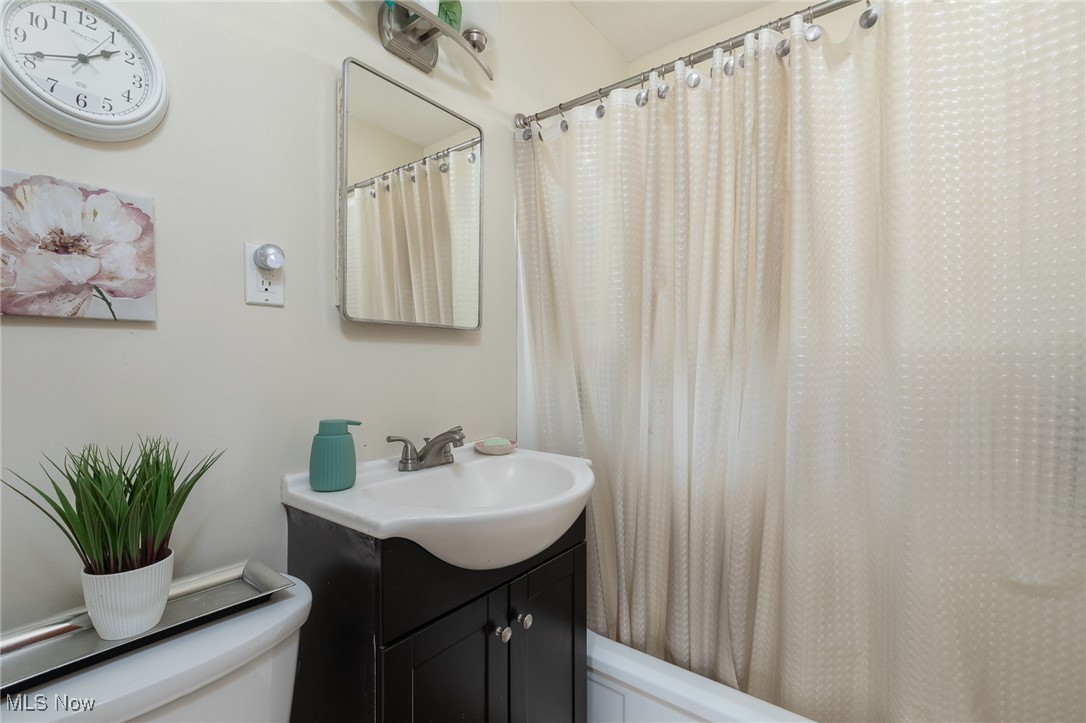 1669 Mapledale Road Wickliffe OH 44092