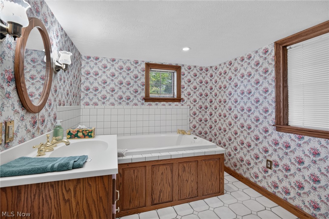 3199 State Route 7 Fowler OH 44418