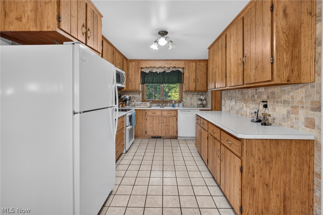 3199 State Route 7 Fowler OH 44418