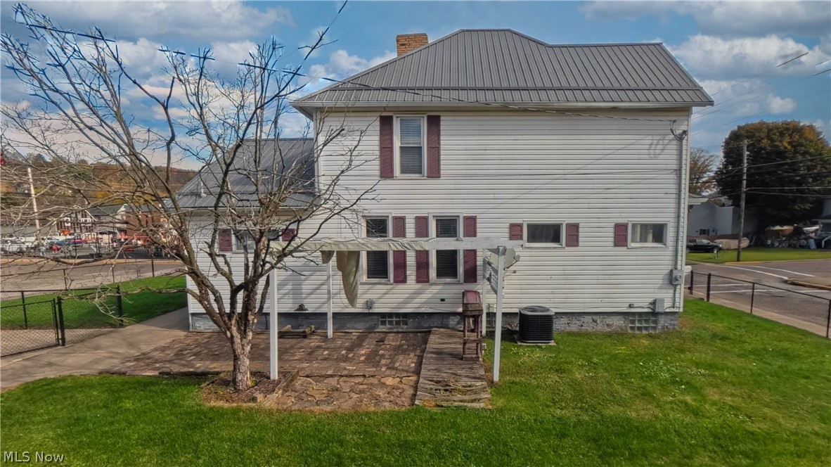 1703 Commerce Street Wellsville OH 43968