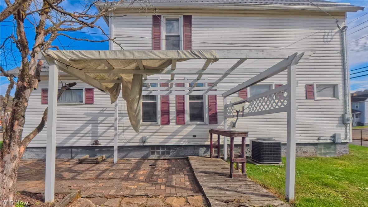 1703 Commerce Street Wellsville OH 43968