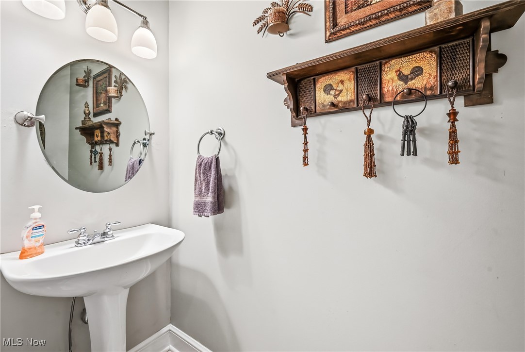 103 Westwind Warren OH 44484