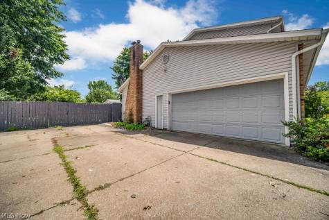 731 Redwood Drive Canal Fulton OH 44614