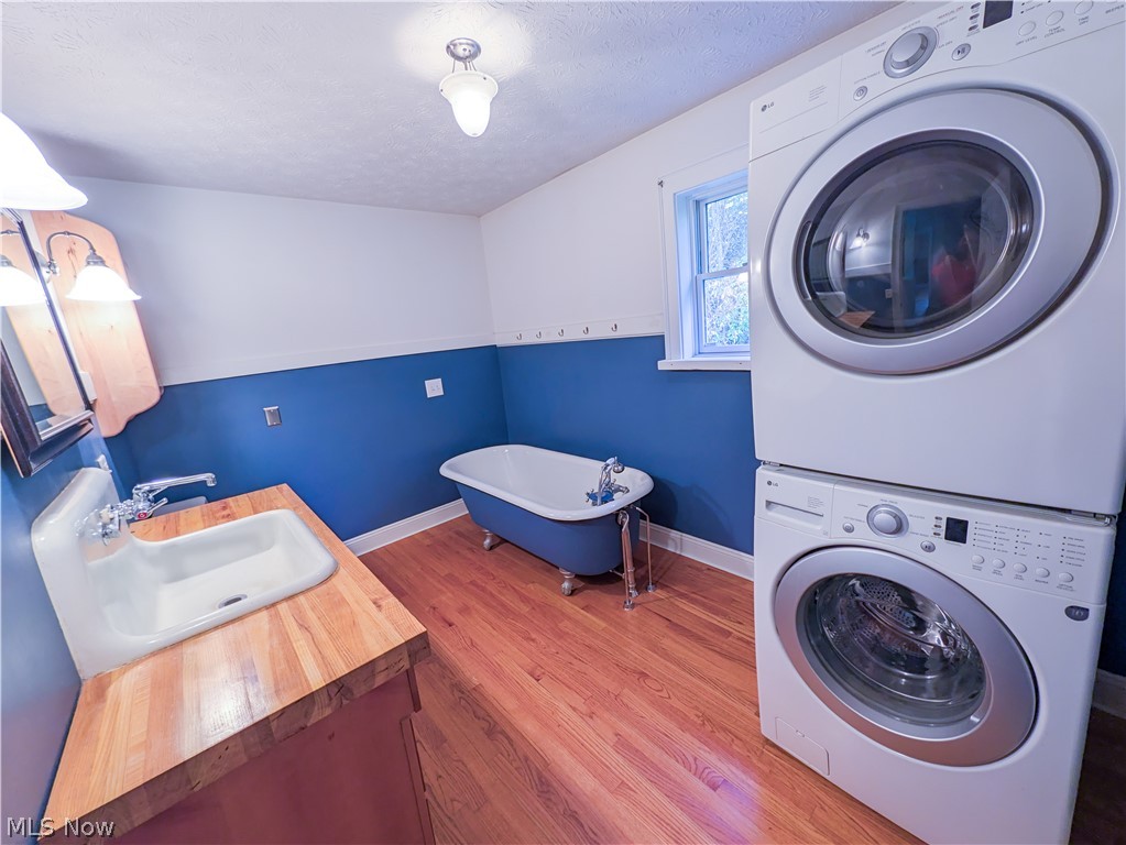 35 Riverside Drive Painesville OH 44077