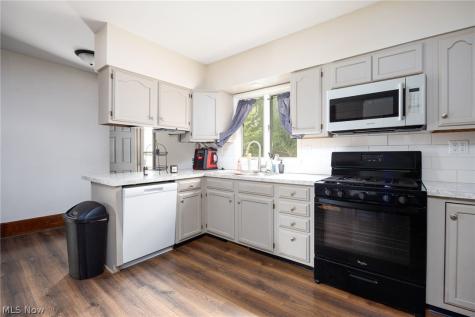 36 W Hiram Street Barberton OH 44203