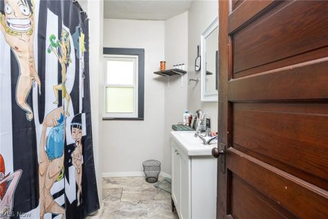 36 W Hiram Street Barberton OH 44203