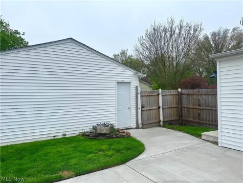 757 Dunny Avenue Sheffield Lake OH 44054