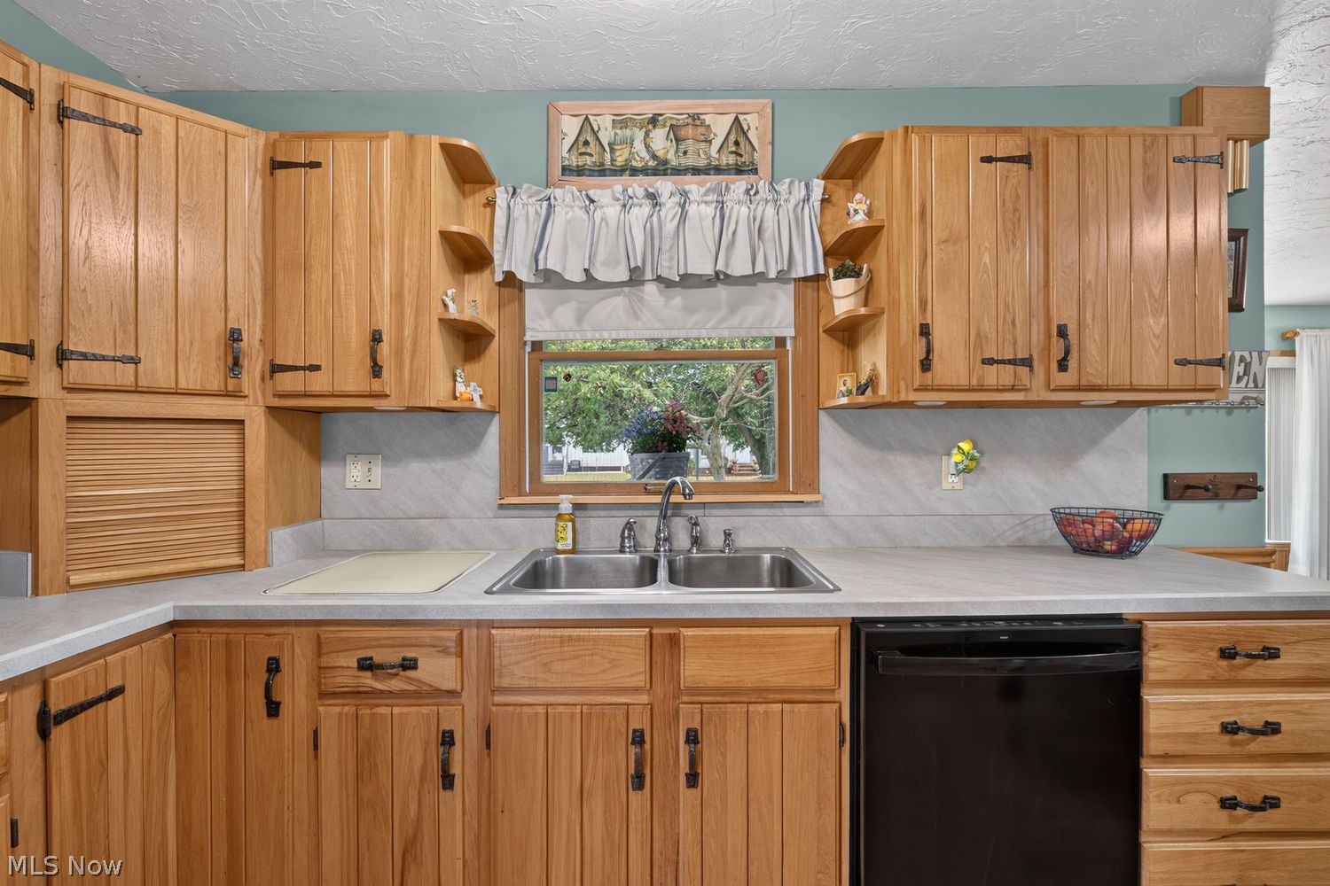 7502 Ira Avenue Cleveland OH 44144