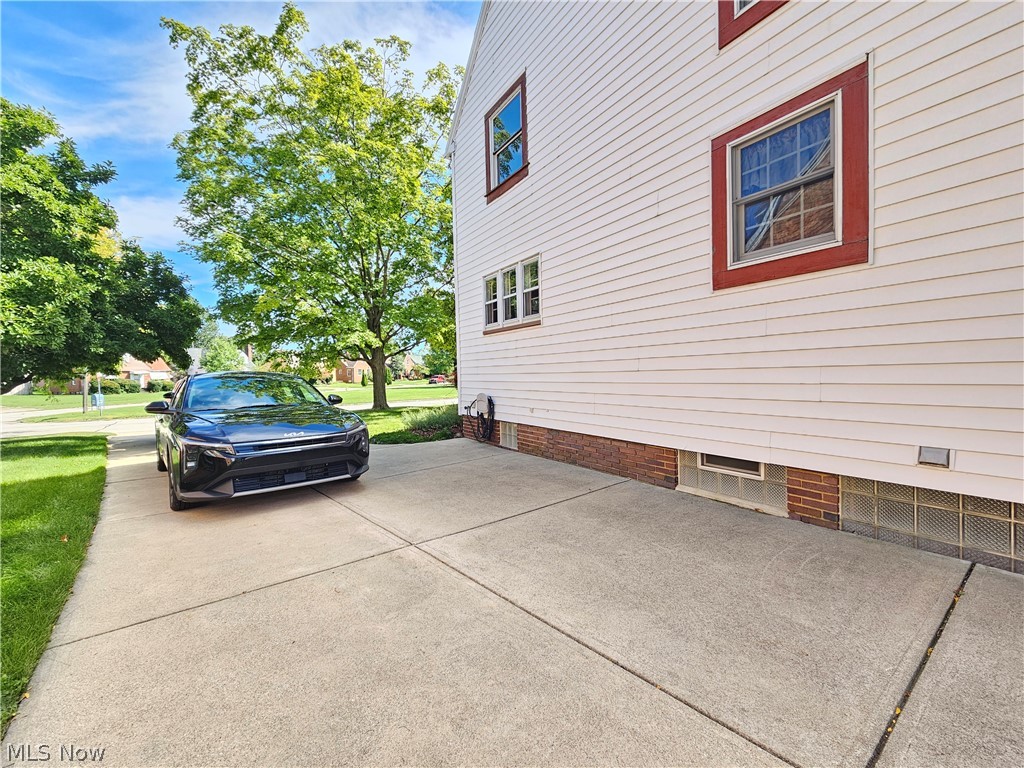 6454 S Canterbury Road Parma OH 44129