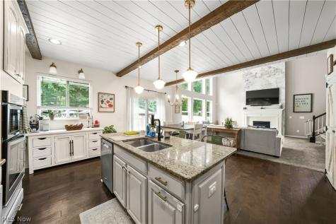 2160 Hunting Valley Lane Streetsboro OH 44241