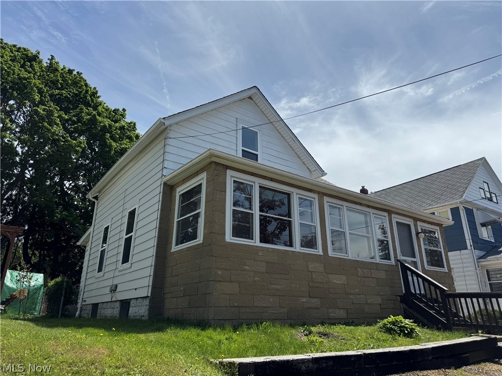 2113 11th Street SW Akron OH 44314