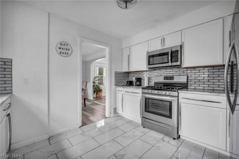 16911 Throckley Avenue Cleveland OH 44128