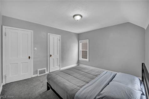 16911 Throckley Avenue Cleveland OH 44128