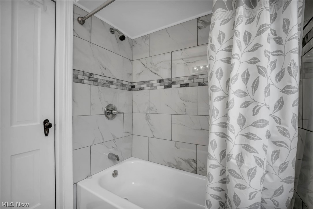 16911 Throckley Avenue Cleveland OH 44128