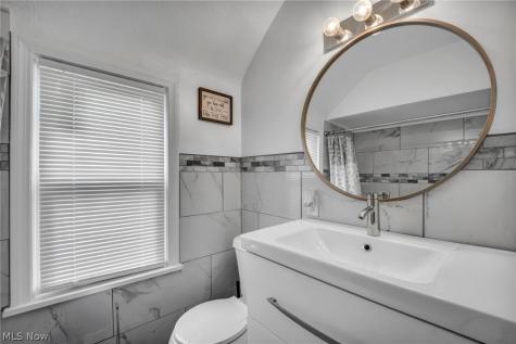 16911 Throckley Avenue Cleveland OH 44128