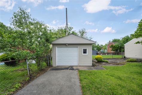 16911 Throckley Avenue Cleveland OH 44128