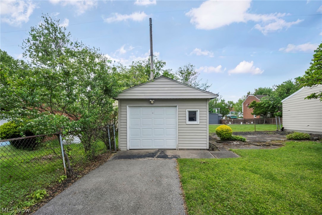 16911 Throckley Avenue Cleveland OH 44128