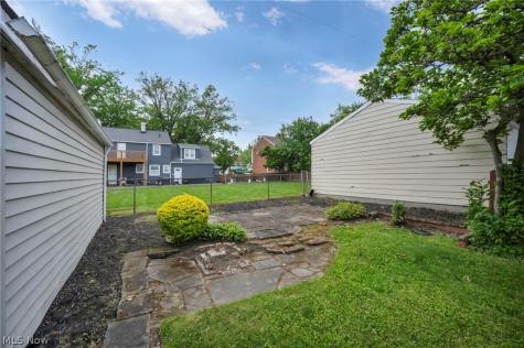 16911 Throckley Avenue Cleveland OH 44128