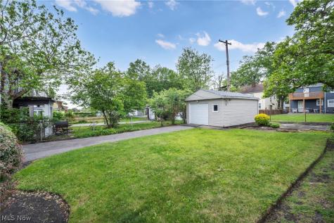 16911 Throckley Avenue Cleveland OH 44128