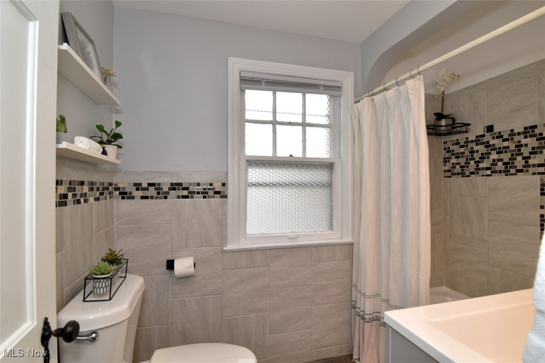 3886 Grosvenor Road South Euclid OH 44118