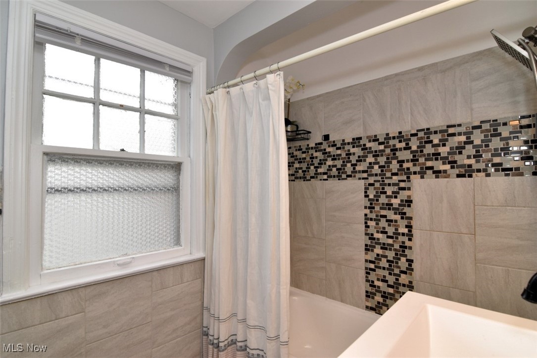 3886 Grosvenor Road South Euclid OH 44118