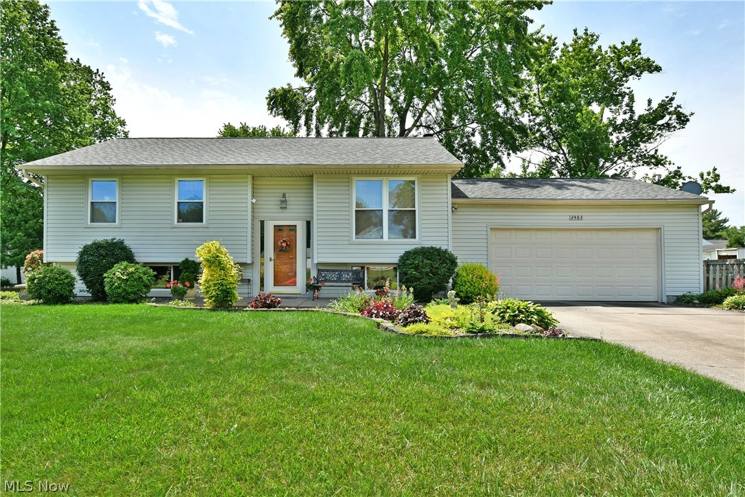 2483 Trentwood Drive SE Warren OH 44484