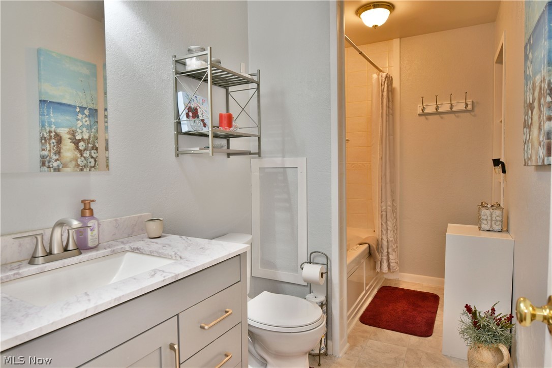 2483 Trentwood Drive SE Warren OH 44484