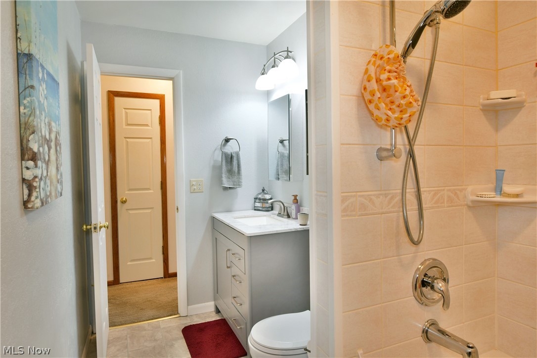 2483 Trentwood Drive SE Warren OH 44484