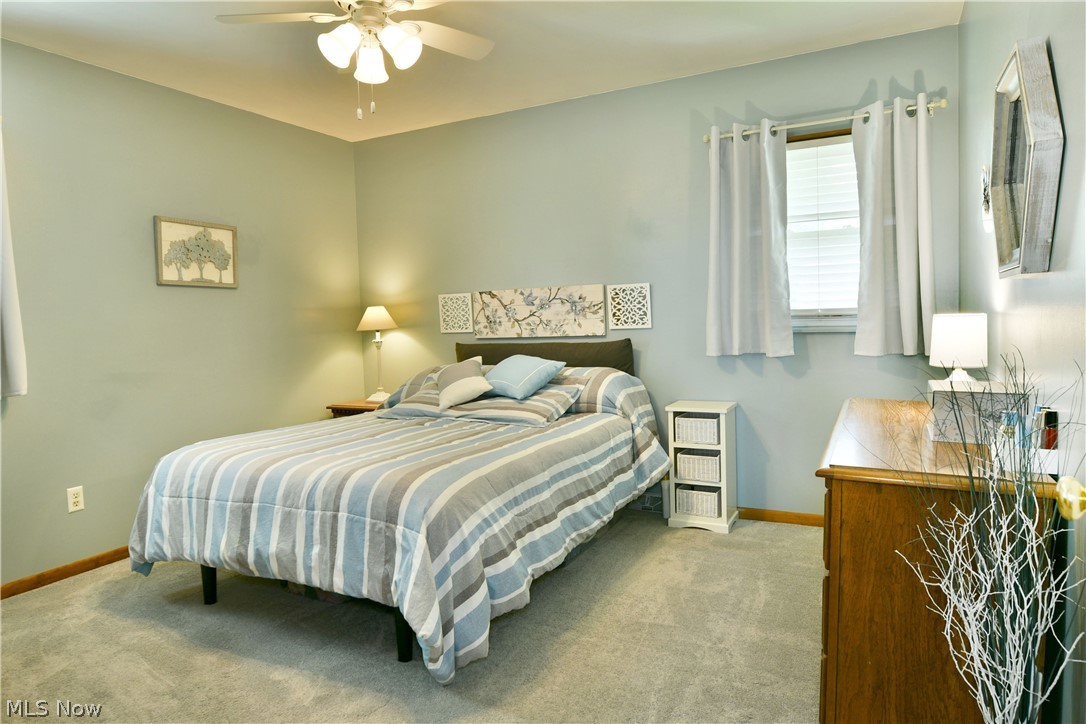 2483 Trentwood Drive SE Warren OH 44484