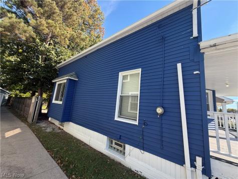 12203 Farringdon Avenue Cleveland OH 44105