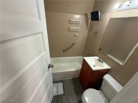 12203 Farringdon Avenue Cleveland OH 44105
