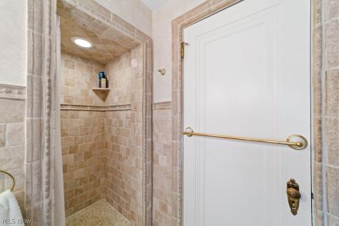 23718 Cliff Drive Bay Village OH 44140