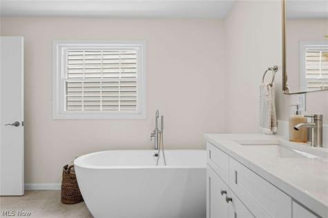 1091 Dorsh Road South Euclid OH 44121