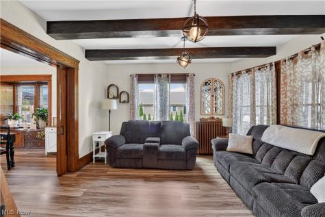 132 28th Street NW Barberton OH 44203